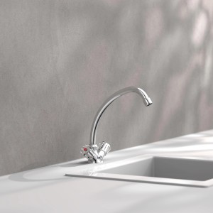 Schütte Waschtischarmatur Niederdruck Brillant Chrom auf weißem Waschbecken.