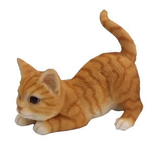 Stehende Deko-Figur Katzenbaby (rot getigert) von Sunny Garden, 19 cm hoch.