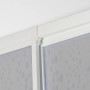 Detailansicht: Sanotechnik Eckdusche mit weißem Rahmen und Acrylglas mit Punktmuster.