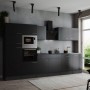 Respekta Küchenzeile Oliver 340 cm Schwarz mit E-Geräten und Spüle.