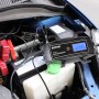 EAL Intelligentes Batterieladegerät im Motorraum an Autobatterie angeschlossen.