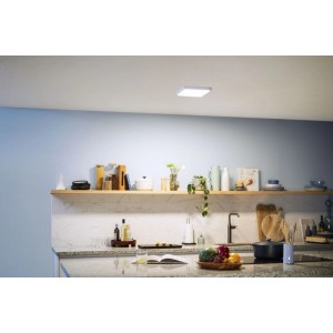 Weiße, quadratische Philips LED-Deckenleuchte Magneos Slim im modernen Küchendesign.