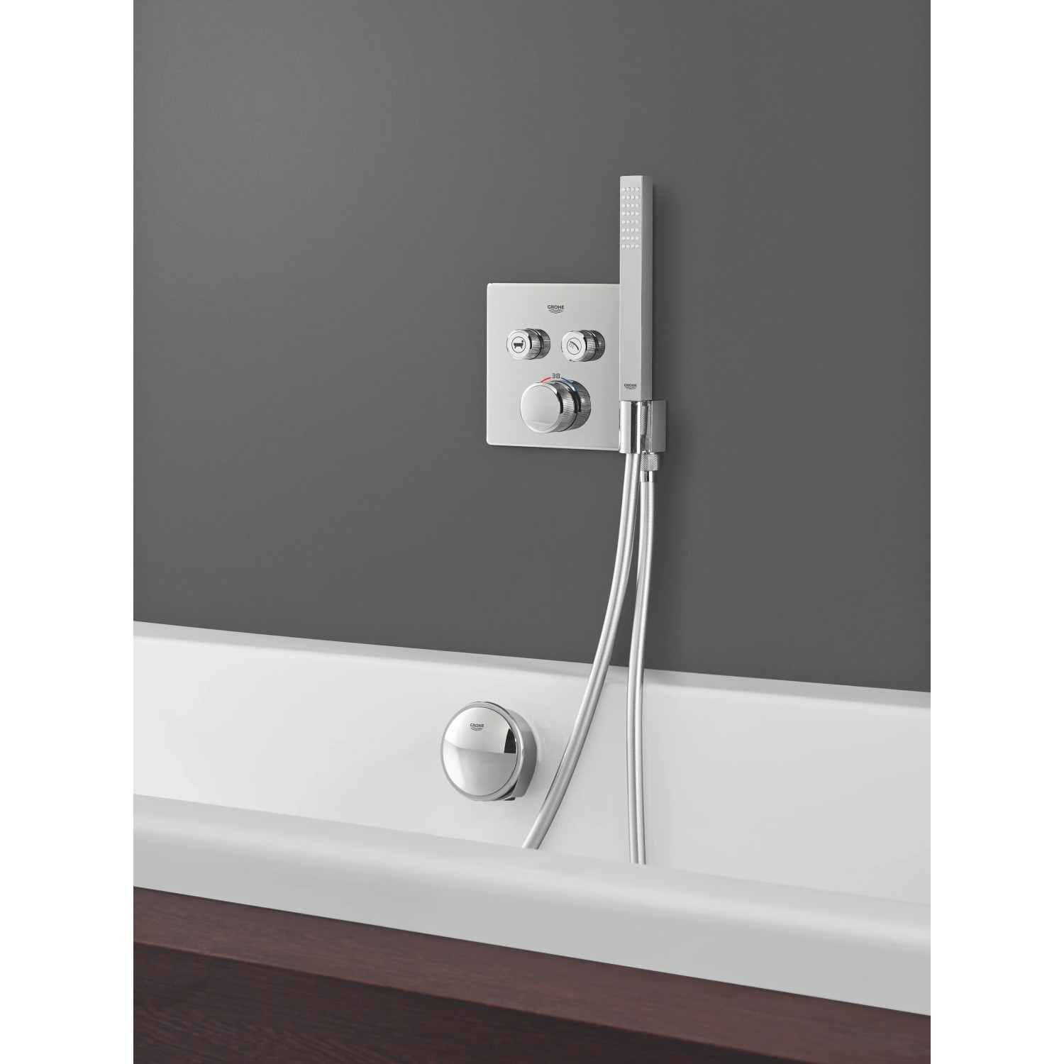 Grohe Grohtherm SmartControl Thermostat mit Absperrventilen und Brausehalter in Chrom.
