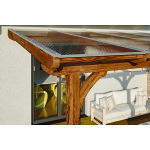 Skan Holz Terrassenüberdachung Rimini aus Douglasie in Nussbaum mit transparentem Kunststoffdach.