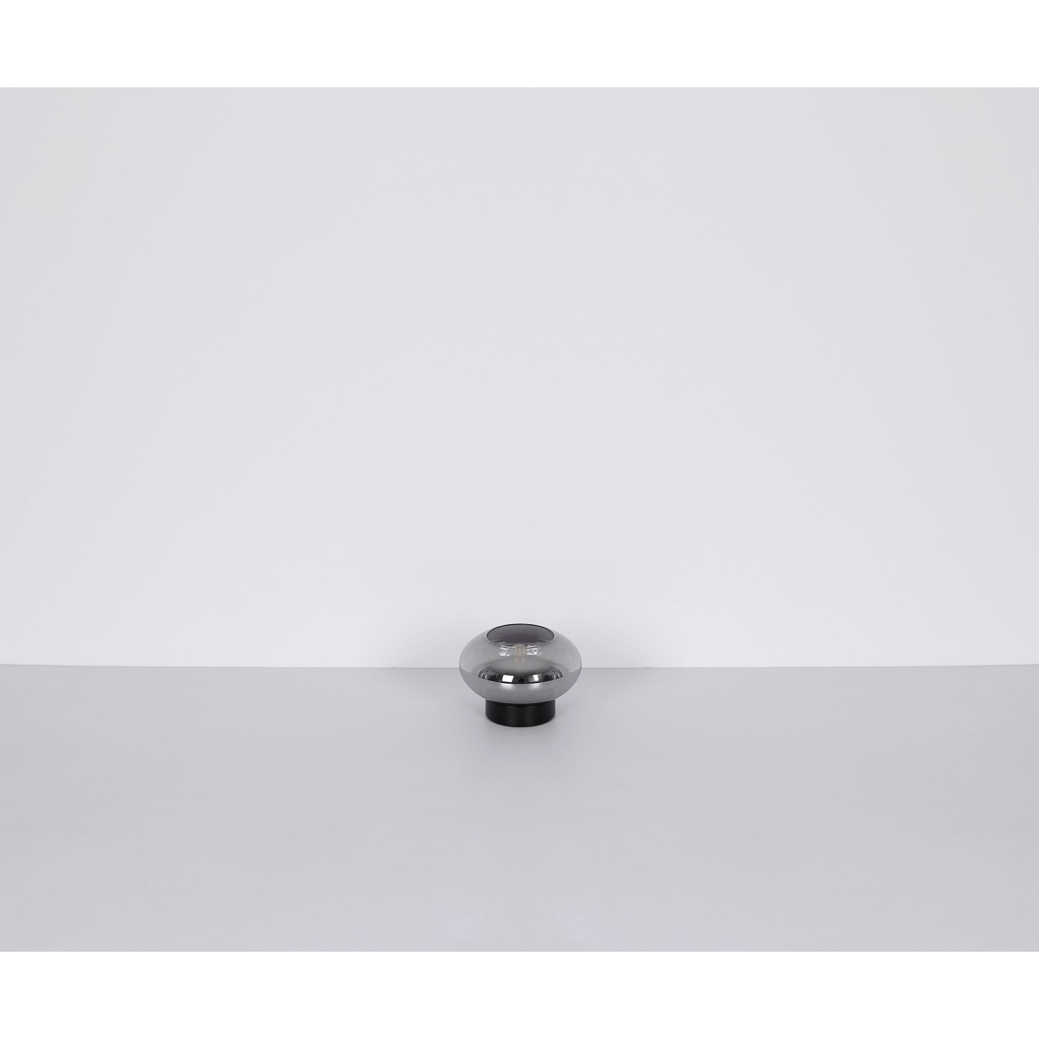 Globo Shaun Pendelleuchte, 4-flammig, schwarz matt mit Rauchglas-Schirmen.