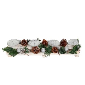 Silbernes MCW Adventsgesteck M12 mit Kerzenhaltern, Tannenzweigen und Kugeln.