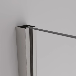 Detailaufnahme: Silbernes Wandprofil und Stabilisationsstange der baliv Duschwand Walk-In.