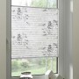Gardinia Plissee Bella Blätter, 60x130 cm, weiß, am Fenster montiert. Blickdichtes Faltrollo mit Blätter-Motiv.