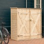 Upyard Garten-Geräteschuppen aus Holz (150x70cm) mit Doppeltür und Fahrrädern davor.