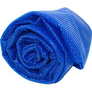 Aufgerollte blaue Steinbach Solarabdeckplane für Rundbecken Ø 500 cm.