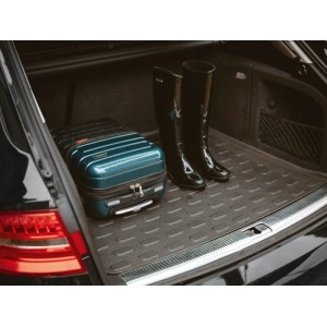 Anthrazit Kofferraummatte 50x90 cm mit Muster im Auto, schützt vor Schmutz. Robustes PE-Material.