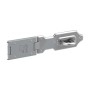 Silberne Metall-Überfalle mit Scharnier und Öse für Vorhängeschloss. Robustes Werfgehänge von BASI.