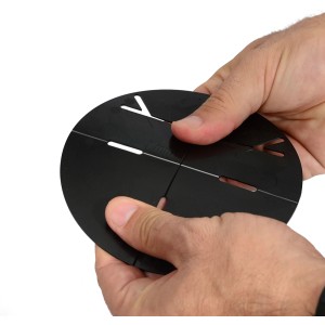 GS Terrassen Ausgleichscheibe, 1 mm, hart, schwarz, in der Hand gehalten, viertelbar für Terrassen Plattenlager.