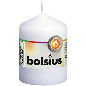 Weiße Stumpenkerze (80/58) von Bolsius, geeignet für den Innenbereich.