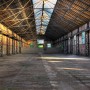 Fototapete Industrial Halle in Grau und Gelb, 3,50x2,55m, mit Industriehallen-Motiv.