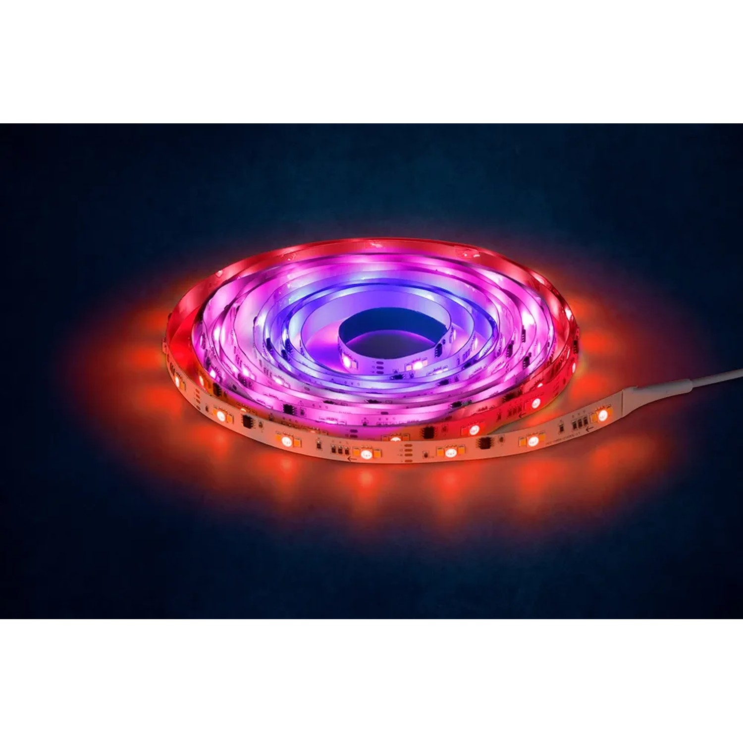 LED Stripe RGBIC 3m von Eglo, flexible, farbige Lichtleiste für smarte Beleuchtung im Wohnbereich.