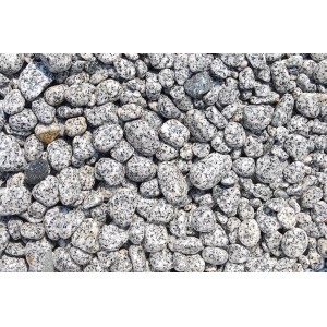 Granitzierkiesel Salz-Pfeffer, 15-25mm, ideal für Garten- und Landschaftsbau.