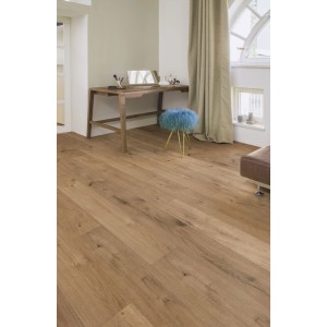 Kaindl Laminat Poseidon Fiji Oak, 7mm wasserfest, verlegt im Raum mit Möbeln.