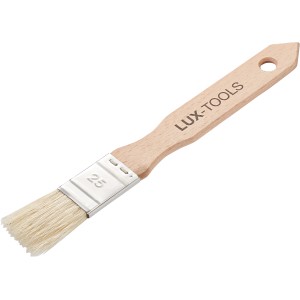 LUX Ausbesserungspinsel, 25 mm breit, mit hellem Holzgriff und Kunstborsten.
