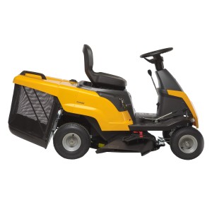 Gelber Stiga Rasentraktor Combi 166 mit Fangkorb, Seitenansicht.