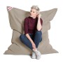 Sitting Point Sitzsack Big Bag Brava 300 l Khaki mit sitzender Person.