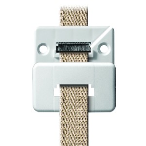 Weiße Schellenberg Rollladen Gurtführung Duo Mini/Maxi mit Rollladengurt.