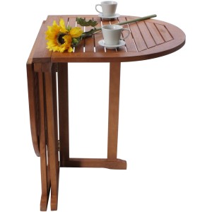 Ovaler, klappbarer Balkontisch Baltimore aus Holz mit Tassen und Sonnenblume dekoriert.