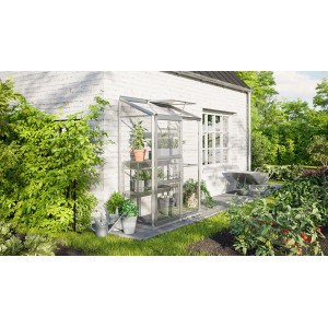 Vitavia Anlehngewächshaus Ida 900 aus Aluminium mit Pflanzen an Hauswand.