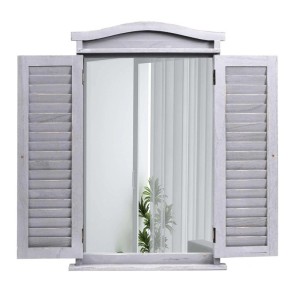 Wandspiegel mit Fensterläden im Shabby-Look, grau, mit Holzrahmen und rechteckiger Spiegelfläche.