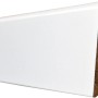 Weiße Sockelleiste, 58 mm hoch, 2500 mm lang. Moderne Fußleiste für stilvolle Raumgestaltung.