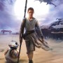 Komar Fototapete STAR WARS Rey mit BB-8 und Raumschiffen im Hintergrund.
