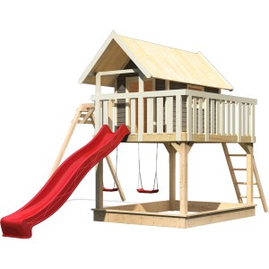 Karibu Stelzenhaus Fidel mit Doppelschaukel und roter Rutsche, Ansicht von vorn.