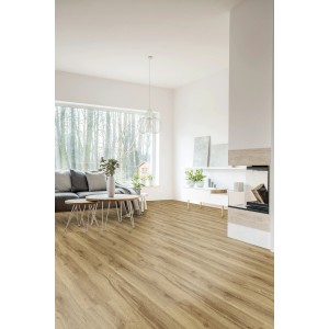 Wohnraum mit Click-Vinylboden Mancos Oak in Holzoptik verlegt.
