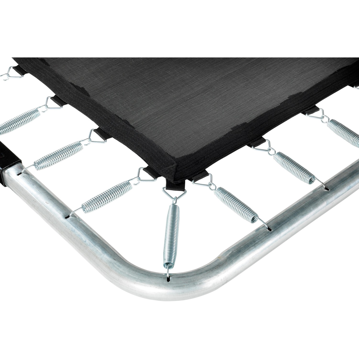 Detailaufnahme des schwarzen EXIT Silhouette Trampolins mit Federn und Rahmen.