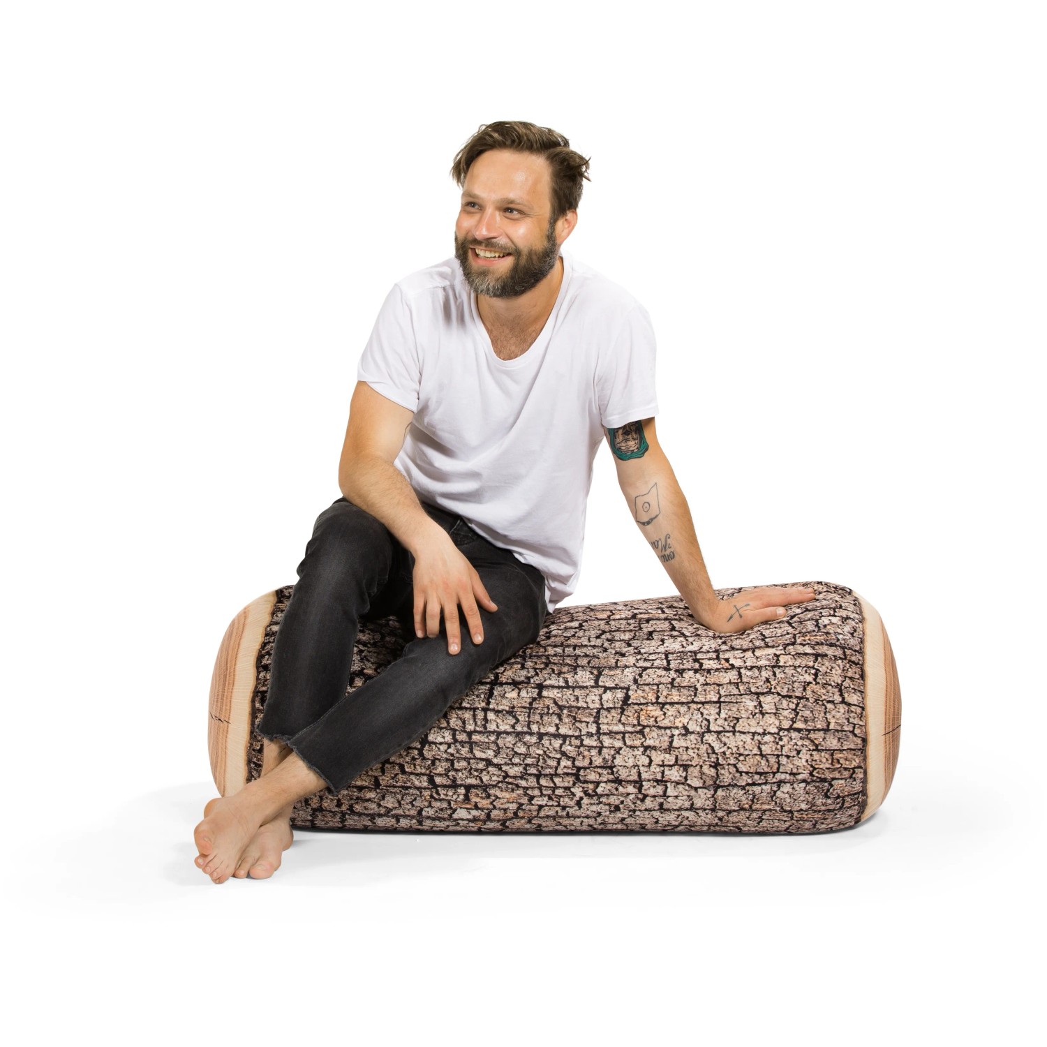 Sitting Point Hocker Wood, 100 l, Natur Holzoptik: Mann sitzt entspannt auf dem Sitzsack.