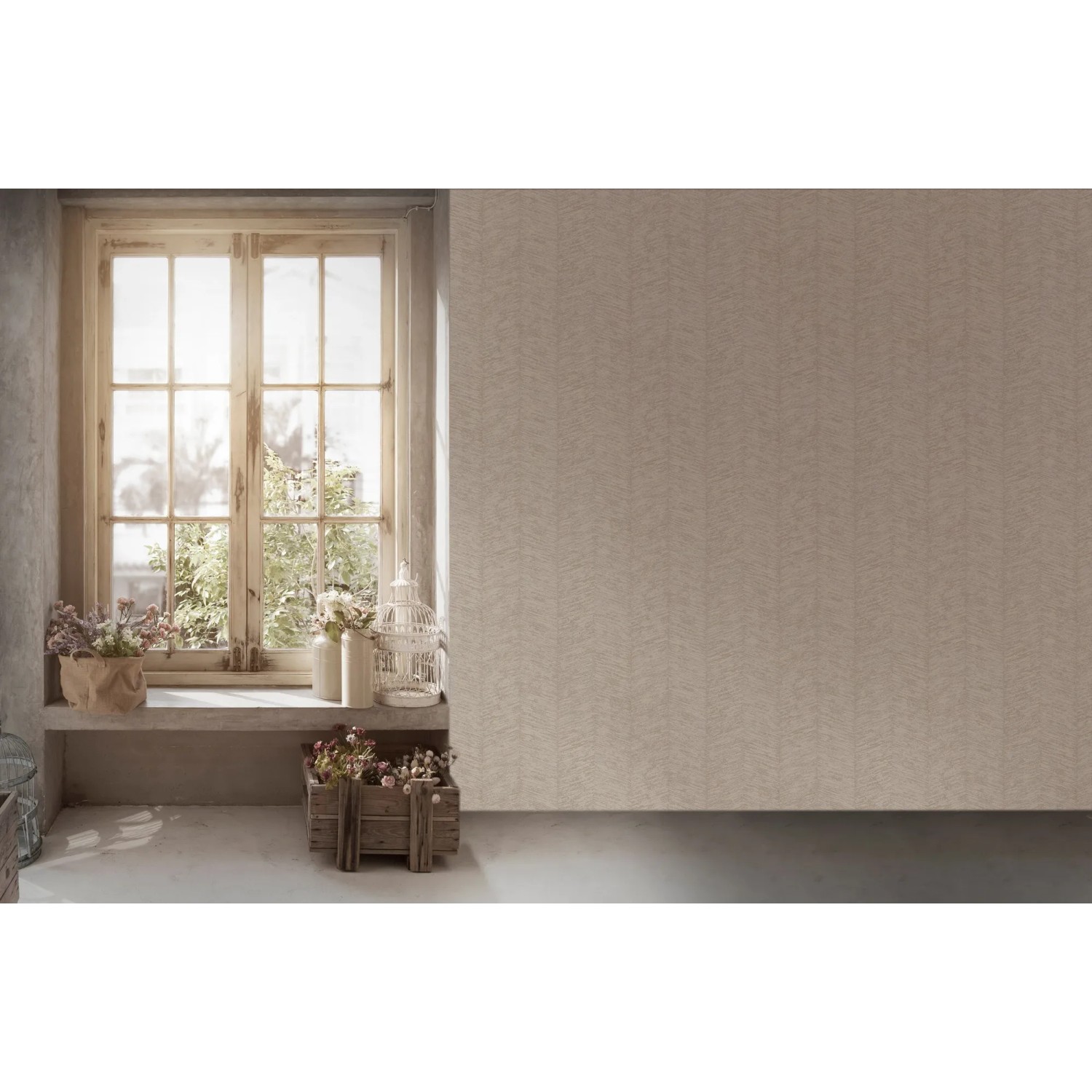 Vliestapete mit geometrischem Muster in Elfenbein, Creme und Beige. Glänzende, strukturierte Oberfläche.