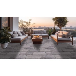 Terrasse mit anthrazit-schattierten Terrassenplatten 50x25. Moderne Betonplatten für stilvolle Außenbereiche.