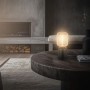 Brilo Tischleuchte Rist mit rosegoldenem Drahtkorb auf Tisch, warmes Licht.