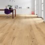Verlegtes Living by Haro Parkett Eiche Pure, Landhausdiele mit Naturöl-Oberfläche im Wohnraum.