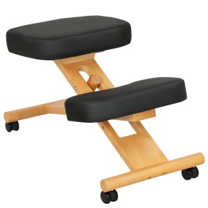Schwarzer HOMCOM Kniestuhl aus Kunstleder mit Gummibaumholzrahmen und Rollen für ergonomisches Sitzen.
