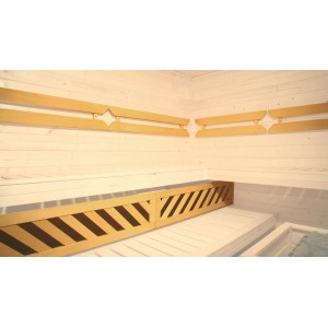 Innenansicht Weka Sauna Kemi Eck mit Holzverkleidung, Liegeflächen und Ofenschutz.
