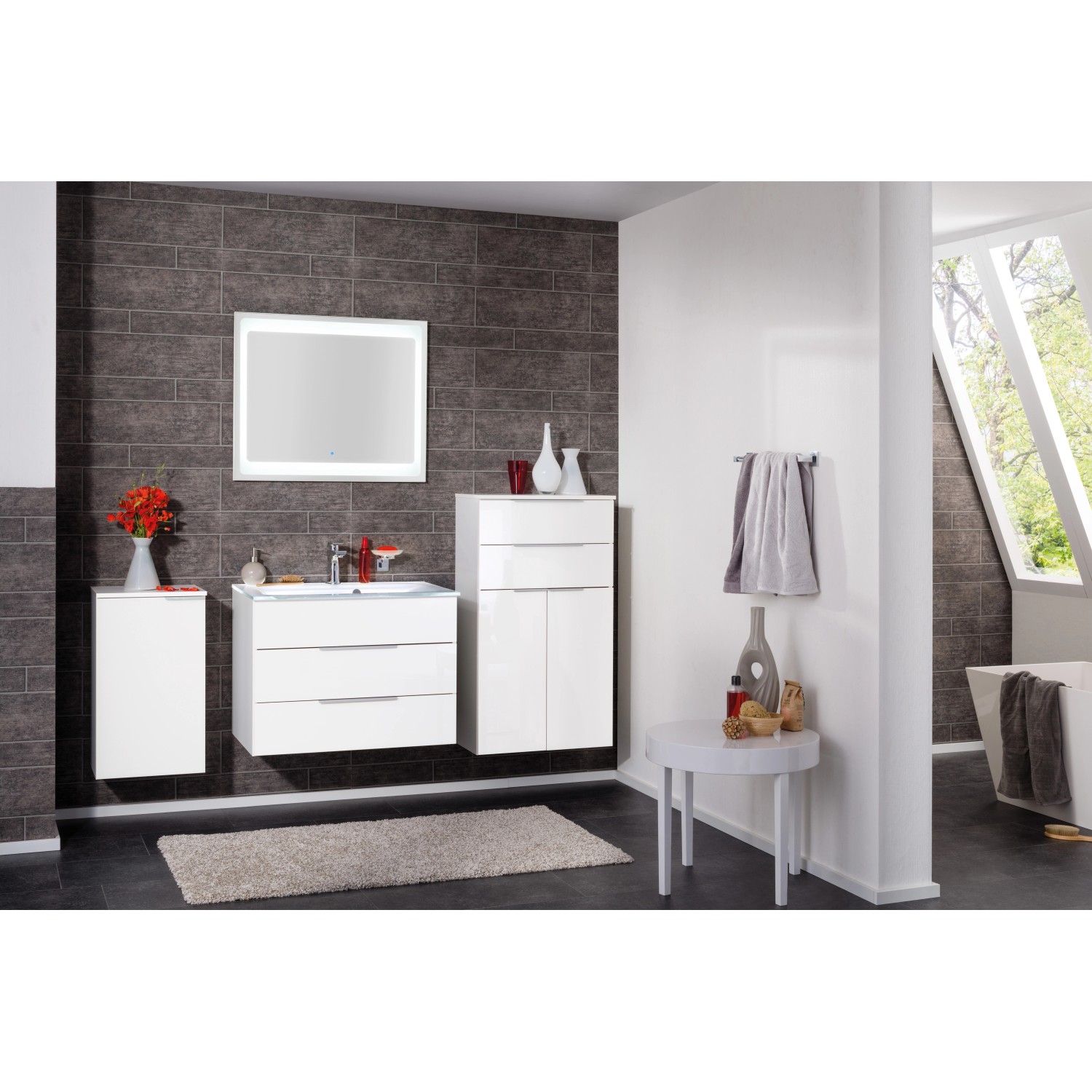 Fackelmann Kara Bad-Hochschrank, weiß, 61 cm breit, mit Schubladen und Stauraum für Badezimmer.