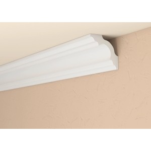 Weißes Decosa Zierprofil XZL07 (2 m) an Decke und Wand.