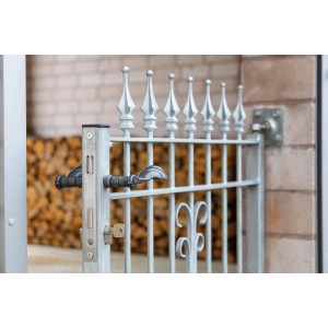 Eleo Schließzylinder 22/22 mm aus Messing für ein Gartentor.