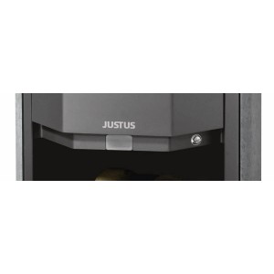 Detailaufnahme: Justus Kaminofen Usedom 5D, schwarz mit Specksteinverkleidung, Kaminholzfach.