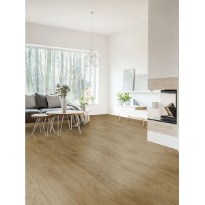 Wohnraum mit Click-Vinylboden SPC Lome Eiche in Holzoptik. Strapazierfähiger Bodenbelag.