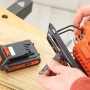 Black+Decker Akku-Stichsäge BDCJS18 beim Sägeblattwechsel, Akku separat.