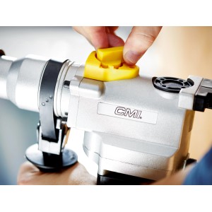 Detailaufnahme: CMI Bohrhammer 850 W mit gelbem Schalter. Ideal für Bohr- und Stemmarbeiten.