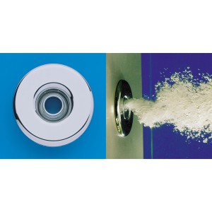 Detailaufnahme: Chromfarbene Düsen des Ottofond Ancona Whirlpools mit Wasserstrahl.