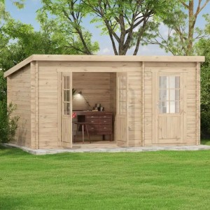 Unbehandeltes Alpholz Gartenhaus Maria-28 aus Holz mit Doppeltür und Anbau im Garten.